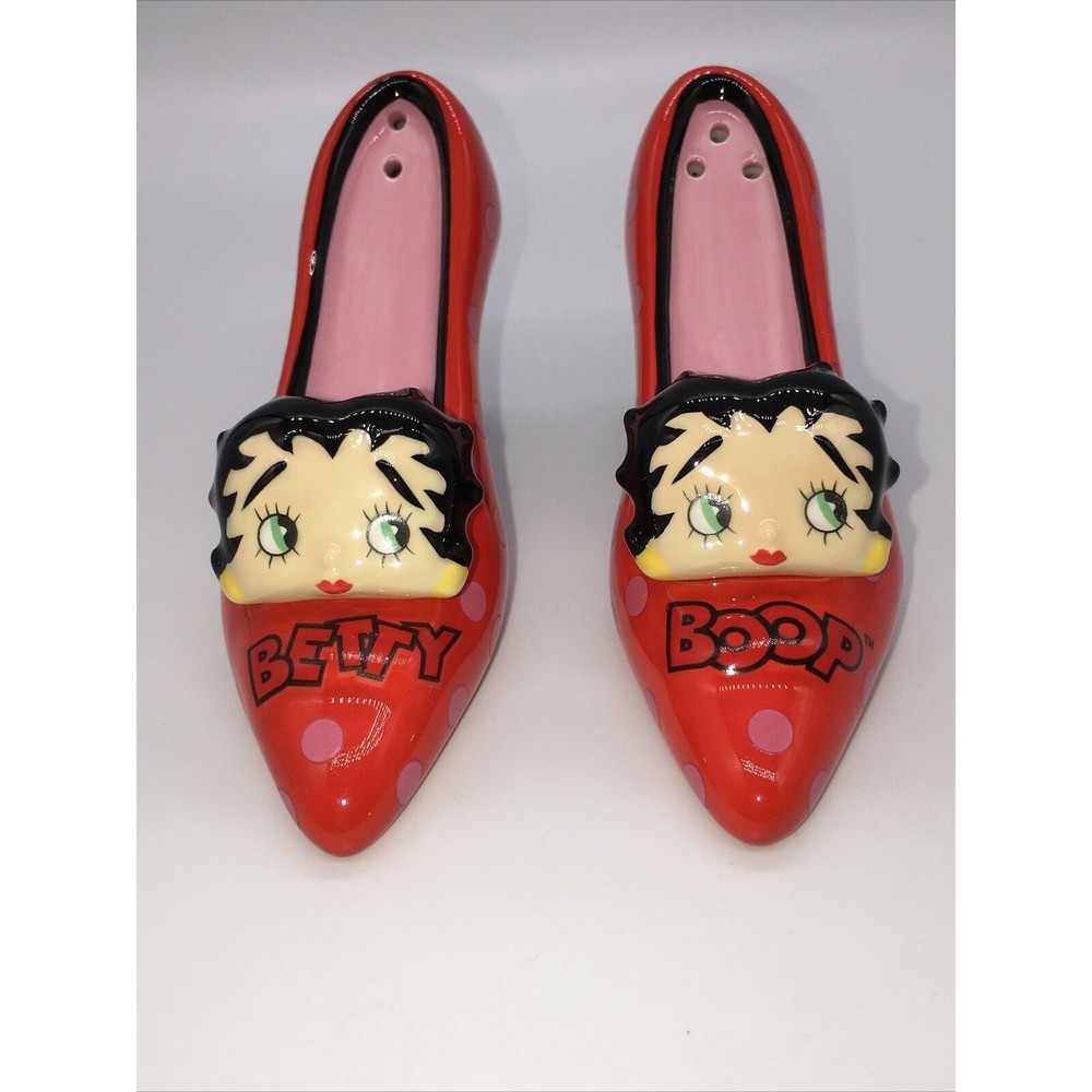 Betty Boop Red Polka Dot Pumps Shoes Ceramic Salt & Pepper Shakers NIP 4” 2005